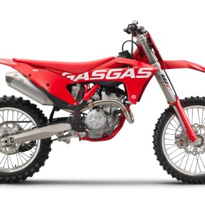 3240_MC 250 F 90de_ri_MY2021